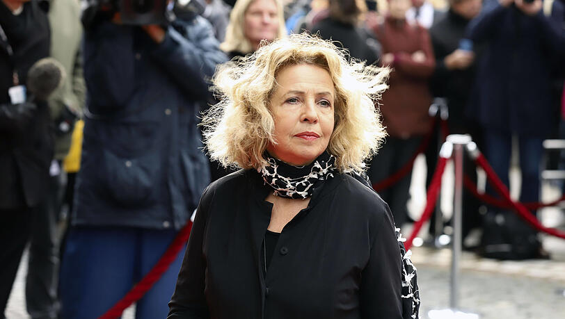 Bekannt und beliebt als starke Frau und Schauspielerin: Jetzt zeigt Michaela May ihre zerbrechliche Seite.