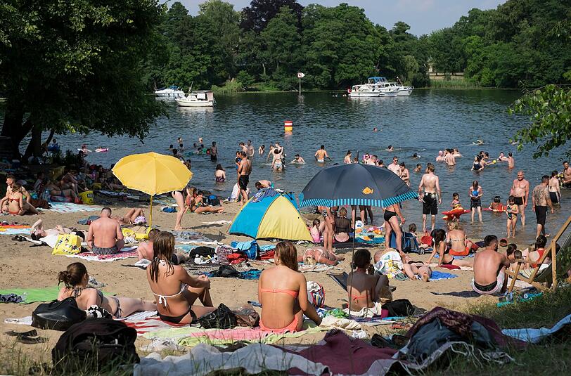 Im Jahr 2014 starben laut DLRG 392 Menschen beim Baden in Deutschland, meist in Flüssen und Seen.