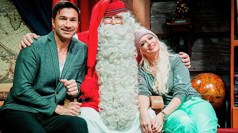Lucas Cordalis und Daniela Katzenberger mit dem Weihnachtsmann.