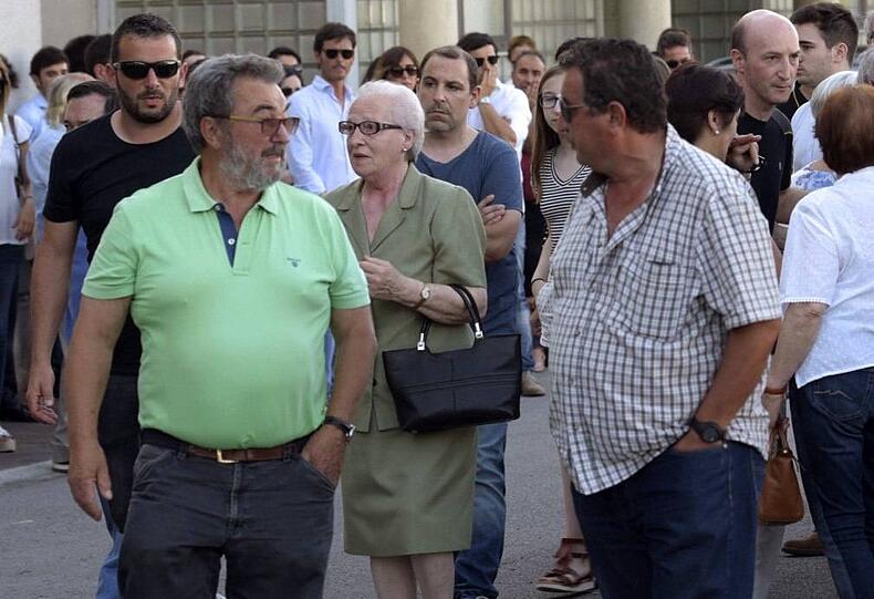 Trauer bei Familie, Freunden und Team des Stierkämpfers Ivan Fandino: Einen Tag nach dem der Torero von einem Stier tödlich verletzt worden ist, wird seine Leiche in seinen Heimatort Amurrio gebracht.