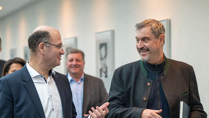 Trotz der schwierigen Finanzlage will die bayerische Staatsregierung bei der Aufstellung des nächsten Haushalts auf neue Kredite zur Gegenfinanzierung verzichten. (Archivbild)