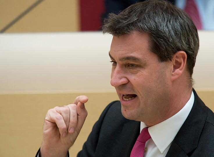 Im Sinkflug: Markus Söder. Immer noch ein Rabauke. In der Furcht vor der Niederlage hatte er schon vorab Ude zum Schuldigen erklärt und das Bündnis für die Dritte gespalten. Er hat Parteipolitik betrieben, die Sache war ihm egal &ndash; obwohl er als Finanzminister im Aufsichtsrat der Flughafen-Gesellschaft sitzt.