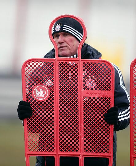 Die Bayern trainieren am Donnerstag bei frostigen -5 Grad Außentemperatur an der Säbener Straße.