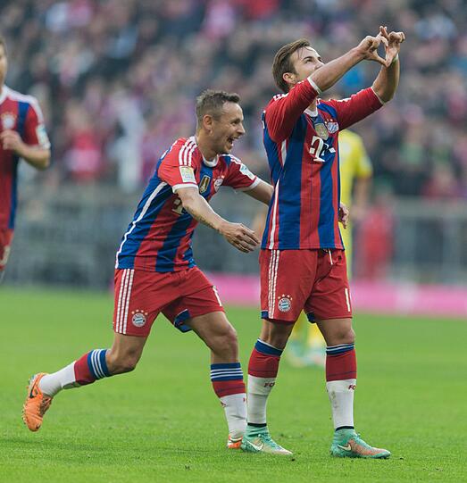 Rafinha - Note 3 - Ersetzte den verletzten Kapitän Philipp Lahm ? und zwar im defensiven Mittelfeld. Dort bildete der Brasilianer gemeinsam mit Xabi Alonso das Sechser-Duo, allerdings etwas offensiver ausgerichtet. Erfüllte seine ungewohnte Rolle ordentlich.