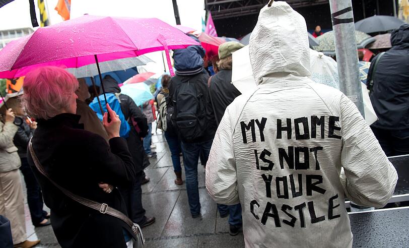 Es geht auch politisch zu am Stachus. Zum Beispiel bei einer Demo gegen steigende Mieten...