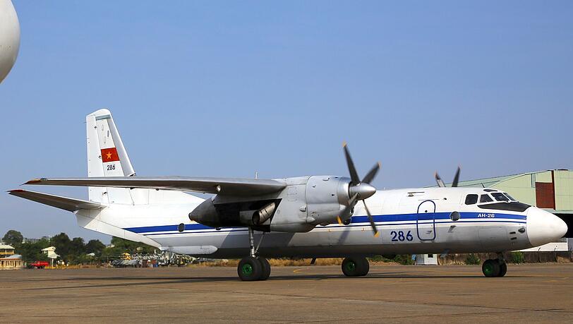 Ein Flugzeug ist &uuml;ber der von Russland besetzten ukrainischen Schwarzmeer-Halbinsel Krim abgest&uuml;rzt. (Symbolbild)