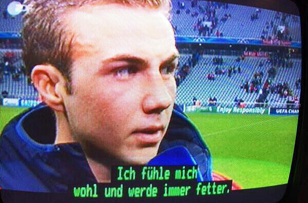 Mario Götze im ZDF-Interview mit Untertitel.