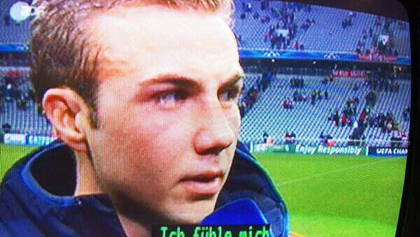 Mario Götze im ZDF-Interview mit Untertitel. Mario Götze im ZDF-Interview mit Untertitel.