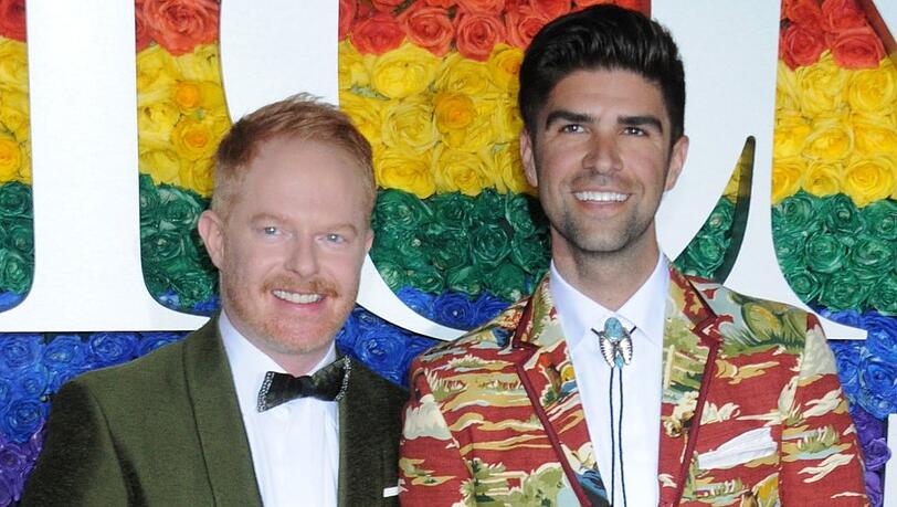Jesse Tyler Ferguson (li.) und sein Mann Justin Mikita sind seit 2013 verheiratet. Jesse Tyler Ferguson (li.) und sein Mann Justin Mikita sind seit 2013 verheiratet.