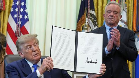 Trump räumte selbst ein, dass er sich auf unbelegte Behauptungen stütze. Trump räumte selbst ein, dass er sich auf unbelegte Behauptungen stütze.