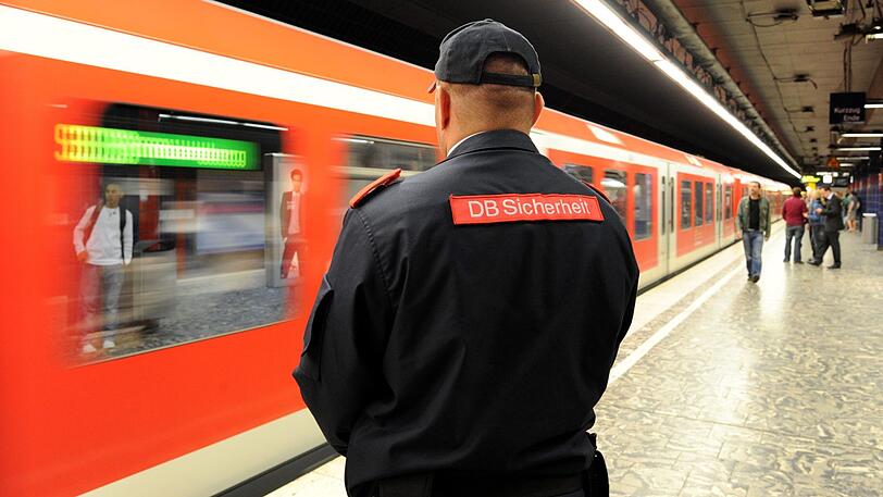 Ein am Hauptbahnhof geflüchteter Schwarzfahrer wurde kurze Zeit später im Krankenhaus festgenommen. (Symbolbild)