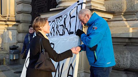 Auch am 26. Verhandlungstag sind Unterst&uuml;tzer von Christina Block zum Landgericht gekommen.