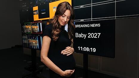 RTL-Moderatorin Sabrina Ilski zeigt ihren Babybauch.