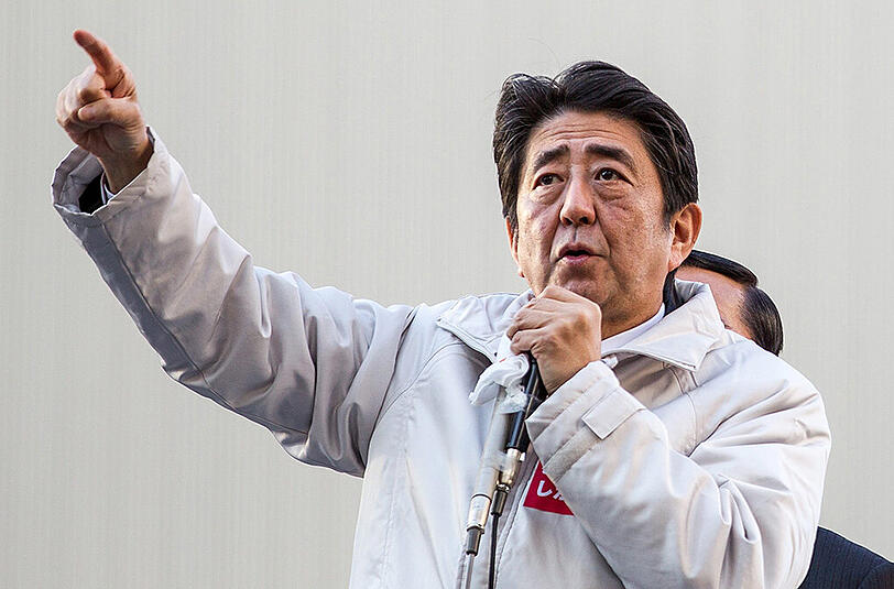Japans Regierung um Premierminister Abe musste ihre schlechten Konjunkturdaten weiter nach unten korrigieren.