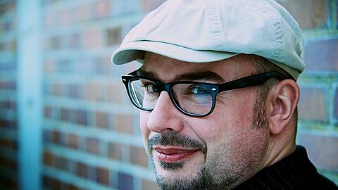 Der Schauspieler Robert Joseph Bartl stammt aus Garmisch und studierte am Wiener Reinhardt-Seminar.