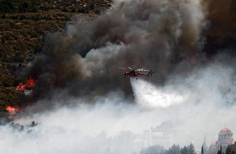 Waldbrände bedrohen die griechische Hauptstadt Athen. Die Bilder vom Kampf gegen die Flammen.