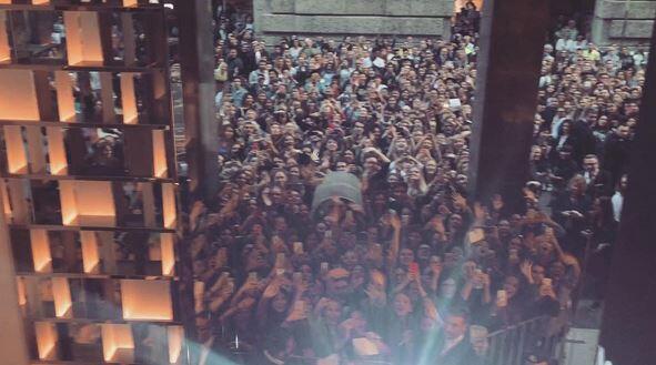 So viele Fans warteten auf die Hadid-Schwester nach der "Max-Mara"-Show in Mailand.