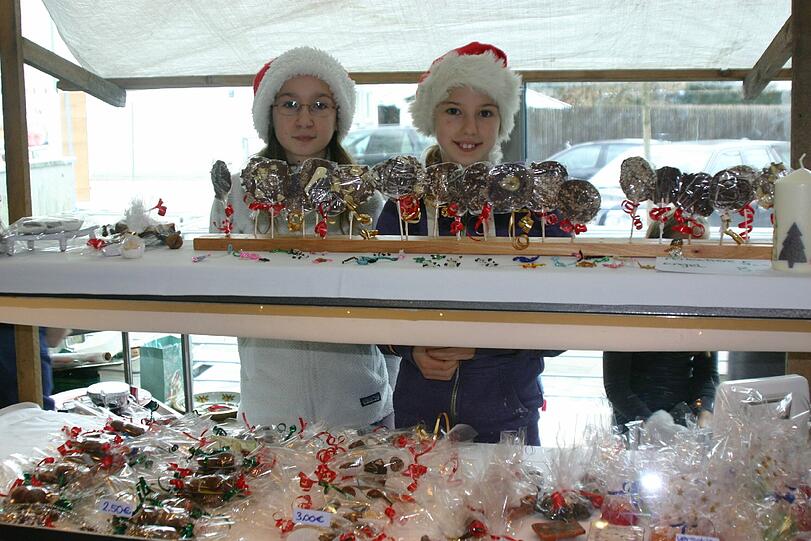 Bei dem Weihnachtsbazar verkaufen die Schüler auch Selbstgemachtes.