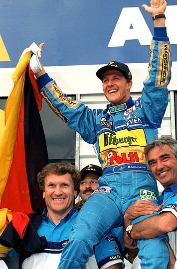 Der erste Deutsche auf dem Thron: Michael Schumacher triumphiert 1994 im Benetton &ndash; und lässt sechs weitere Titel folgen.