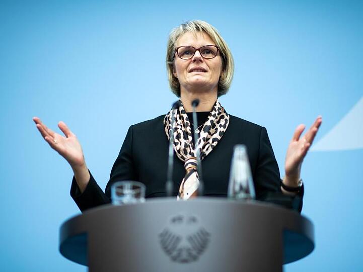 Bundesbildungsministerin Anja Karliczek (CDU). Foto: Bernd von Jutrczenka/dpa/Archivbild