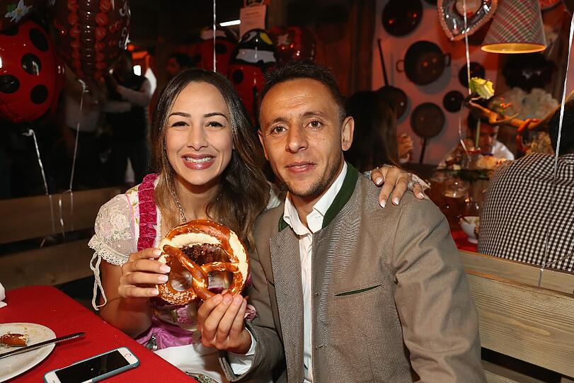 Wiesn-Fan Rafinha und seine Frau.