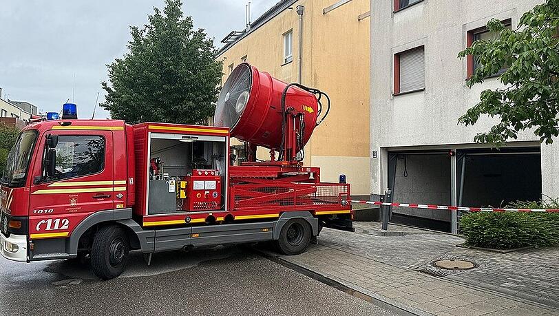 Auch ein Ger&auml;tewagen-Gro&szlig;l&uuml;fter der M&uuml;nchner Feuerwehr kam zum Einsatz.