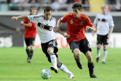Der Bremer Mezut Özil, hier beim 0:0 im ersten EM-Spiel gegen Spanien, wird in Schweden von Europas Topvereinen beobachtet.