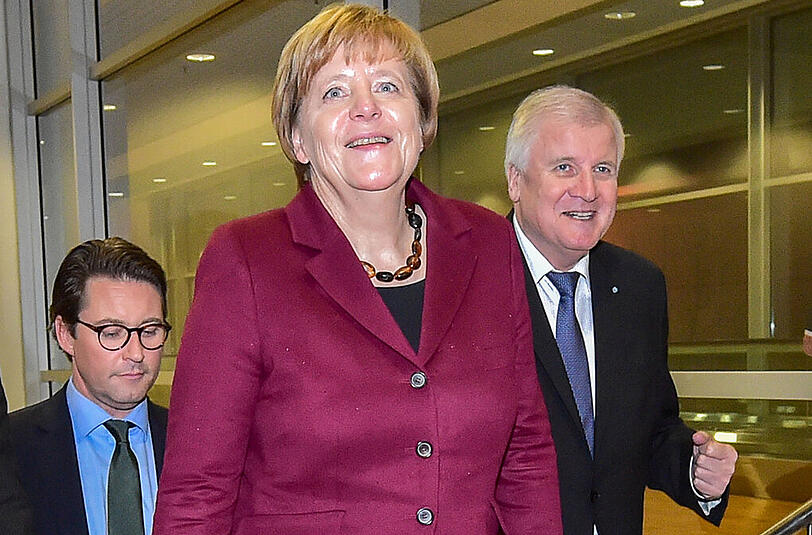 Szenen einer Polit-Ehe: Bundeskanzlerin Angela Merkel auf dem CSU-Parteitag in München.