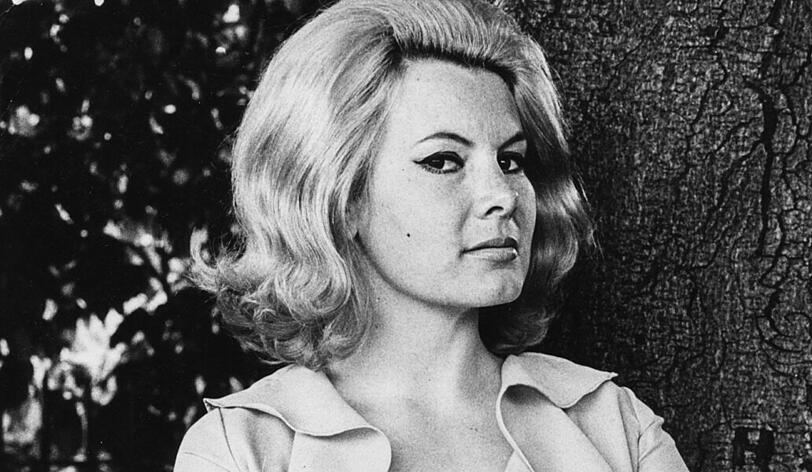 Ihretwegen wäre "James Bond - Feuerball" beinahe nur für Zuschauer ab 16 freigegeben wurden. Nun starb das frühere Sexsymbol Molly Peters im Alter von 75 Jahren.