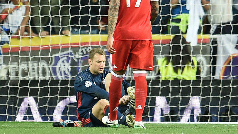 Beim Duell gegen Real Madrid brach sich Manuel Neuer den Mittelfuß. Beim Duell gegen Real Madrid brach sich Manuel Neuer den Mittelfuß.