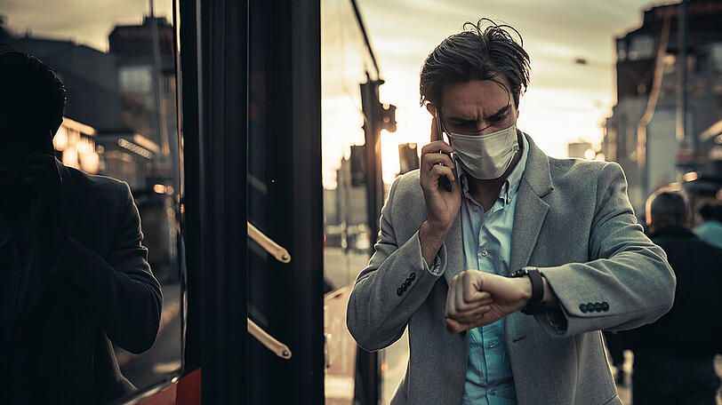 In öffentlichen Verkehrsmitteln ist in Zeiten der Corona-Pandemie Vorsicht geboten