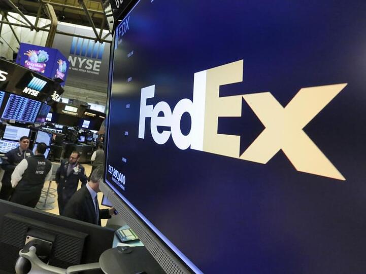 Auch der US-Paketdienst FedEx geriet zwischen die Fronten.