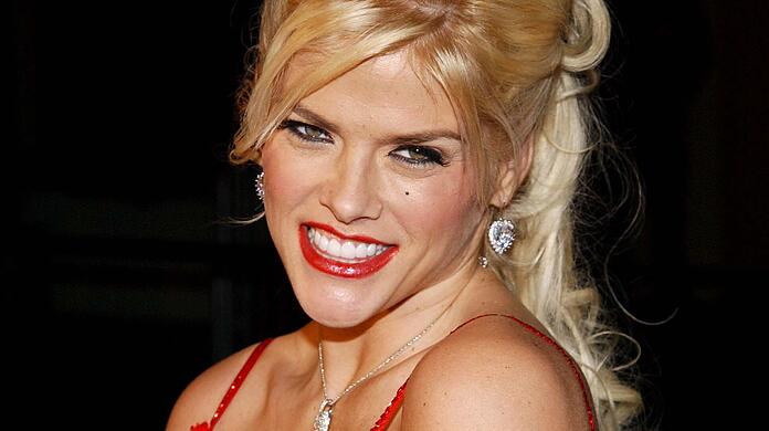 Anna Nicole Smith wurde als Playmate zum Kultstar und starb 2008 unter tragischen Umständen. Ihre Tochter Dannielynn sieht ihr heute erstaunlich ähnlich.