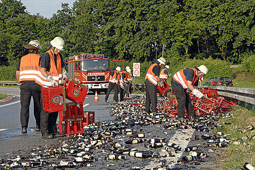 Bierflaschen auf der A96