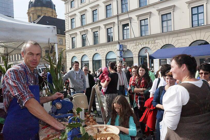 Bilder vom Bauermarkt 2014 am Odeonsplatz.