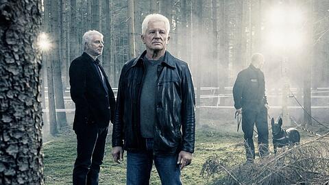 "Tatort: Lass den Mond am Himmel stehn": Die Kriminalhauptkommissare Franz Leitmayr (Udo Wachtveitl) und Ivo Batic (Miroslav Nemec) am Fundort von Emils Fahrrad.