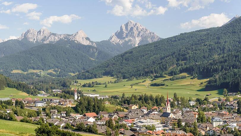 Das Gsiesertal, hier mit Blick auf Welsberg, ist ein sonniges und weites Hochtal.