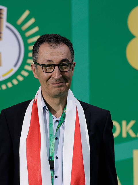 Bekennender Fan des VfB Stuttgart: Cem &Ouml;zdemir, Ministerpr&auml;sident von Baden-W&uuml;rttemberg.