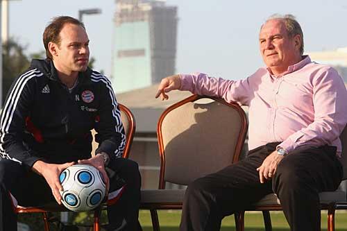 Christian Nerlinger neben seinem Vorgänger: Der 42-Jährige beerbte einst Uli Hoeneß im Amt als Bayern-Manager.