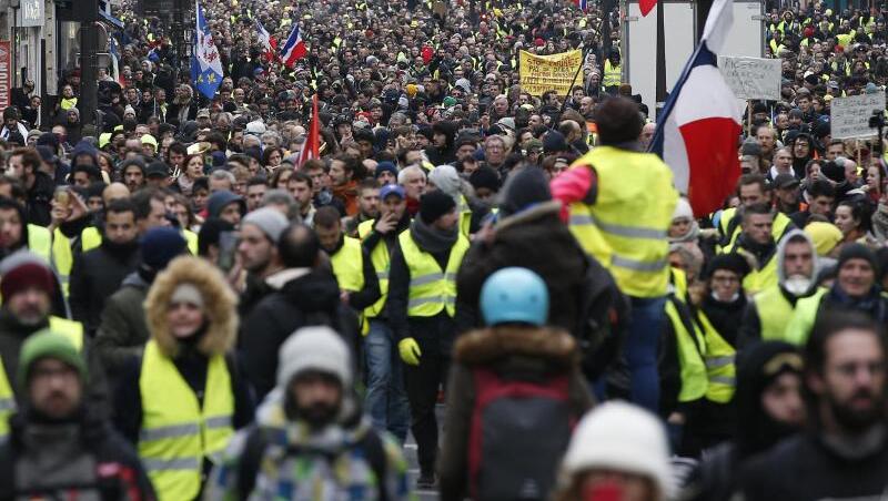 Zur Hochzeit der "Gelbwesten"-Demonstrationen waren Hunderttausende auf den Straßen. Zur Hochzeit der "Gelbwesten"-Demonstrationen waren Hunderttausende auf den Straßen.