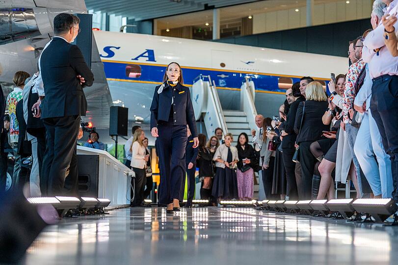 Interne Modenschau der Lufthansa.