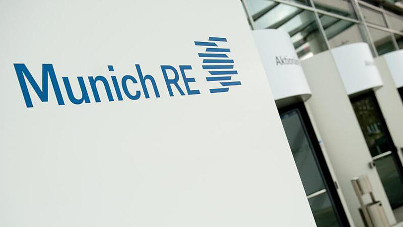 Die Niedrigzinsen und der harte Wettbewerb machen Munich Re zu schaffen.