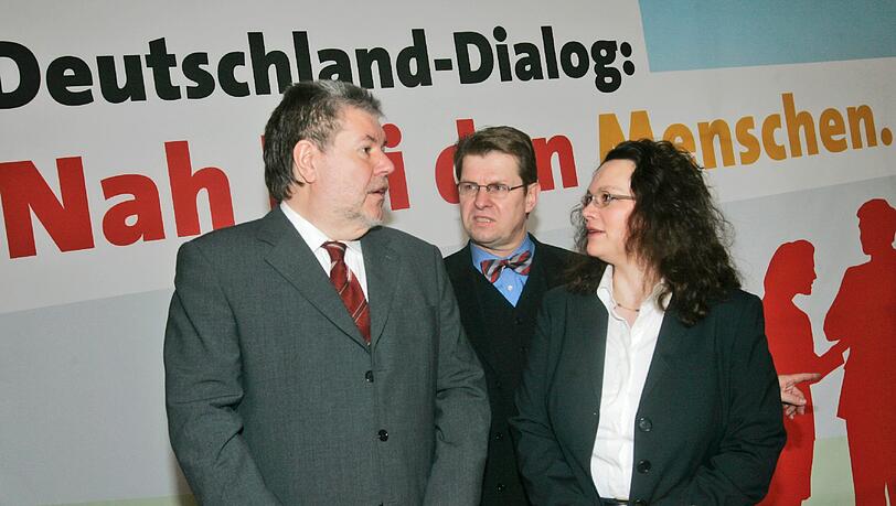 Zur Begegnung mit leibhaftigen Bürgern hatte Kurt Beck (l.) die Partei-linken Ralf Stegner und Andrea Nahles als Verstärkung mitgebracht. Zur Begegnung mit leibhaftigen Bürgern hatte Kurt Beck (l.) die Partei-linken Ralf Stegner und Andrea Nahles als Verstärkung mitgebracht.