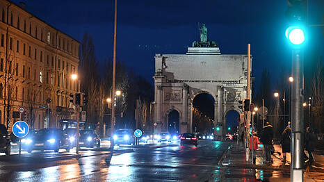 Vor knapp einem Jahr sollen vier junge M&auml;nner laut der Staatsanwaltschaft M&uuml;nchen I an einem illegalen Stra&szlig;enrennen auf dem Frankfurter Ring und der Leopoldstra&szlig;e teilgenommen haben.