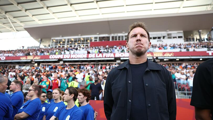 Wie Nagelsmann hatte auch Englands deutscher Trainer Thomas Tuchel die Situaion moniert. Wie Nagelsmann hatte auch Englands deutscher Trainer Thomas Tuchel die Situaion moniert.
