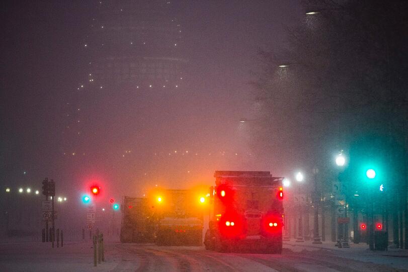 Das Wetter und Blitzeis sorgte in Deutschland und auch den USA für viele Unfälle.