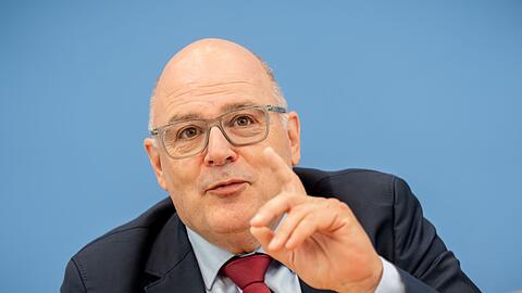 Arbeitgeber-Vertreter Steffen Kampeter schlägt die Einführung einer Praxisgebühr vor. (Archivbild)