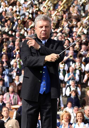 Dirigent Reiter: Beim Platzkonzert der Wiesnwirte 2015.