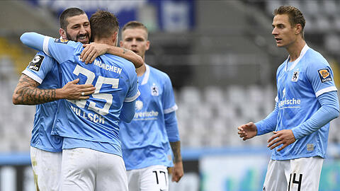 Laufen auch nächste Saison für den TSV 1860 auf: Sascha Mölders, Marius Willsch, Daniel Wein und Dennis Dressel (v.l,).