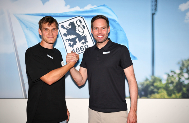 Neuzugang Max Christiansen mit Sportchef Christian Werner. Neuzugang Max Christiansen mit Sportchef Christian Werner.
